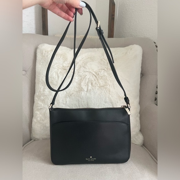 Pre-Owned Kate Spade Adel Medium Top Zip Crossbody Purse